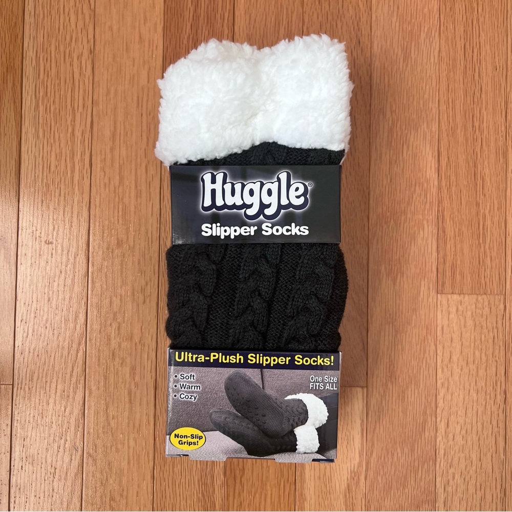 NWT Huggle Slipper Socks - Picture 2 of 4